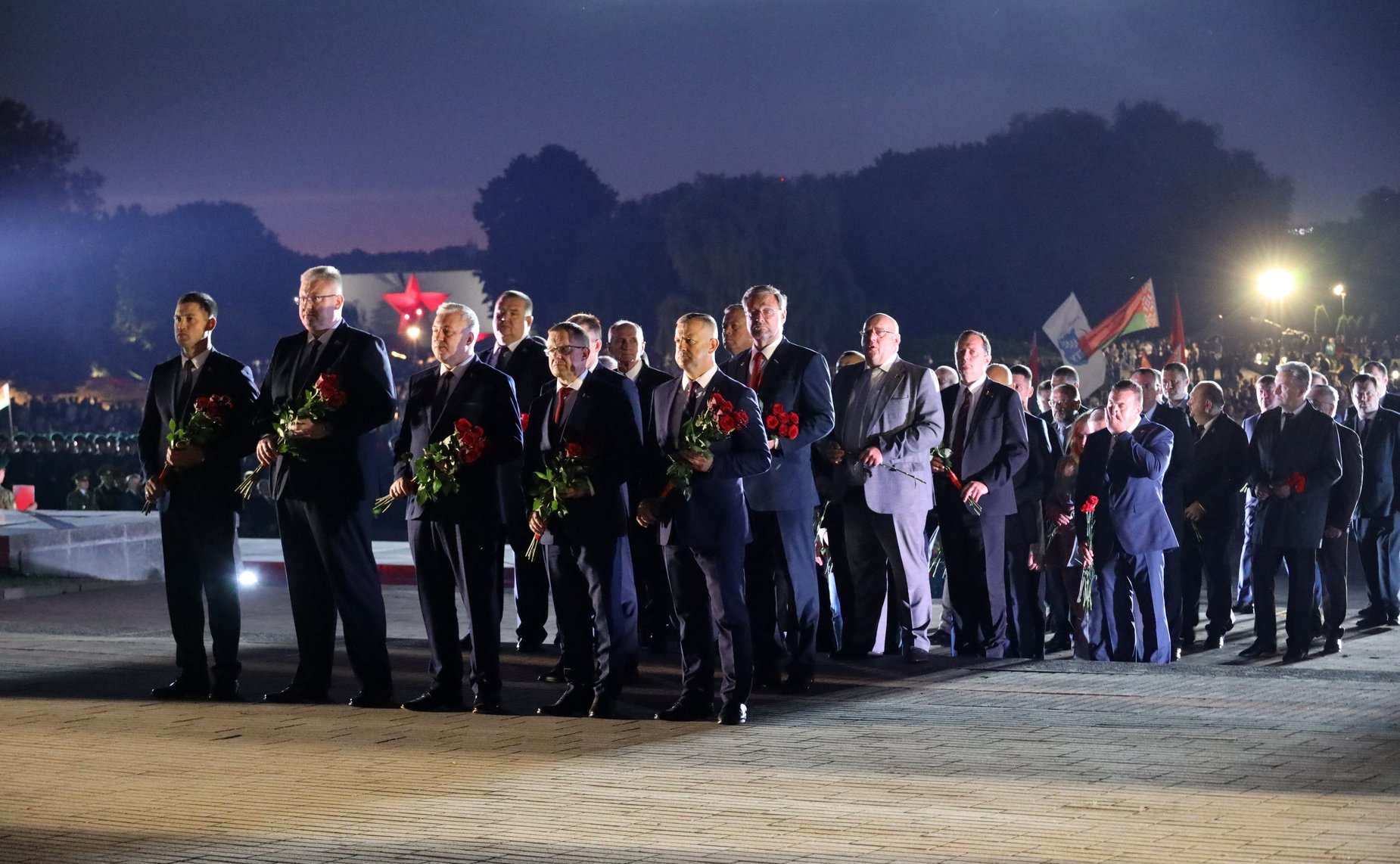 В память о событиях Великой Отечественной войны в ночь на 22 июня прошел митинг-реквием, в котором участвовали как школьники, прибывшие на «Поезде Памяти»