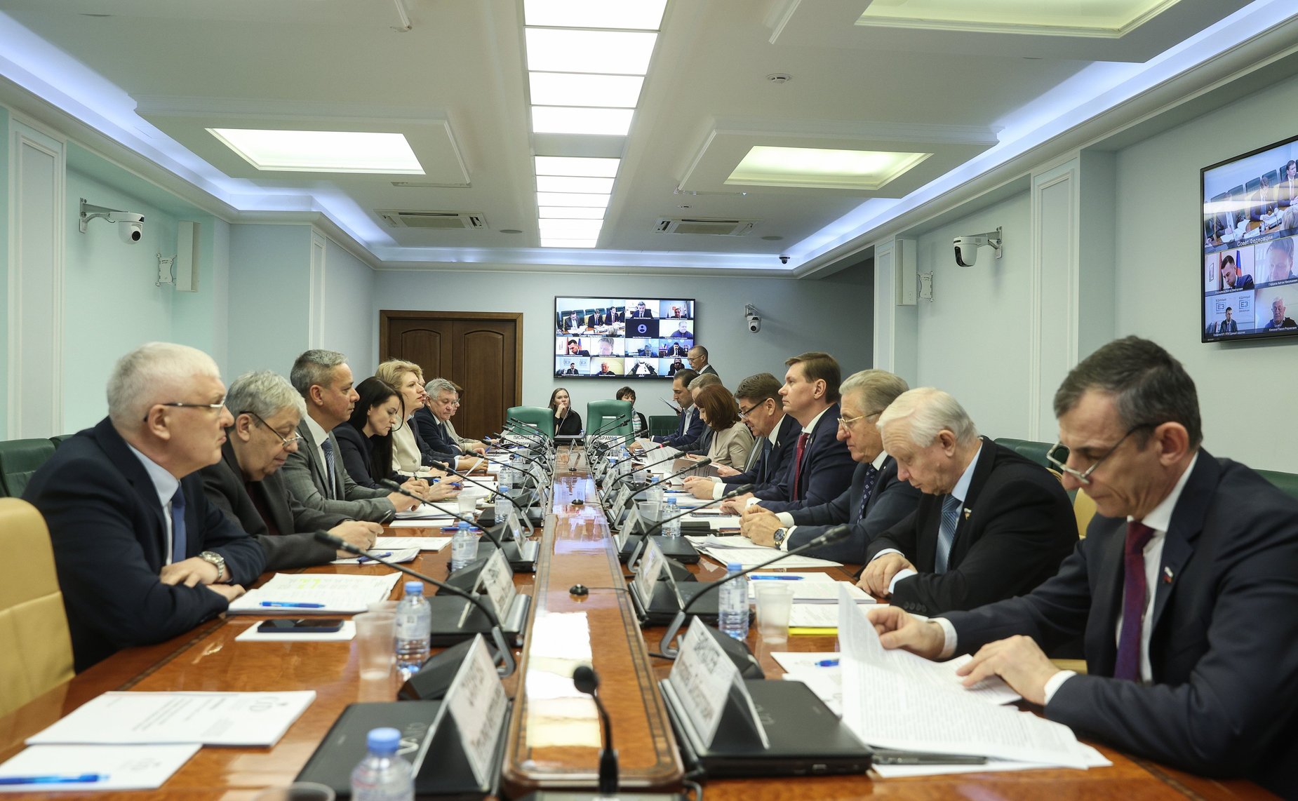 Круглый стол Комитета СФ по федеративному устройству, региональной политике, МСУ и делам Севера