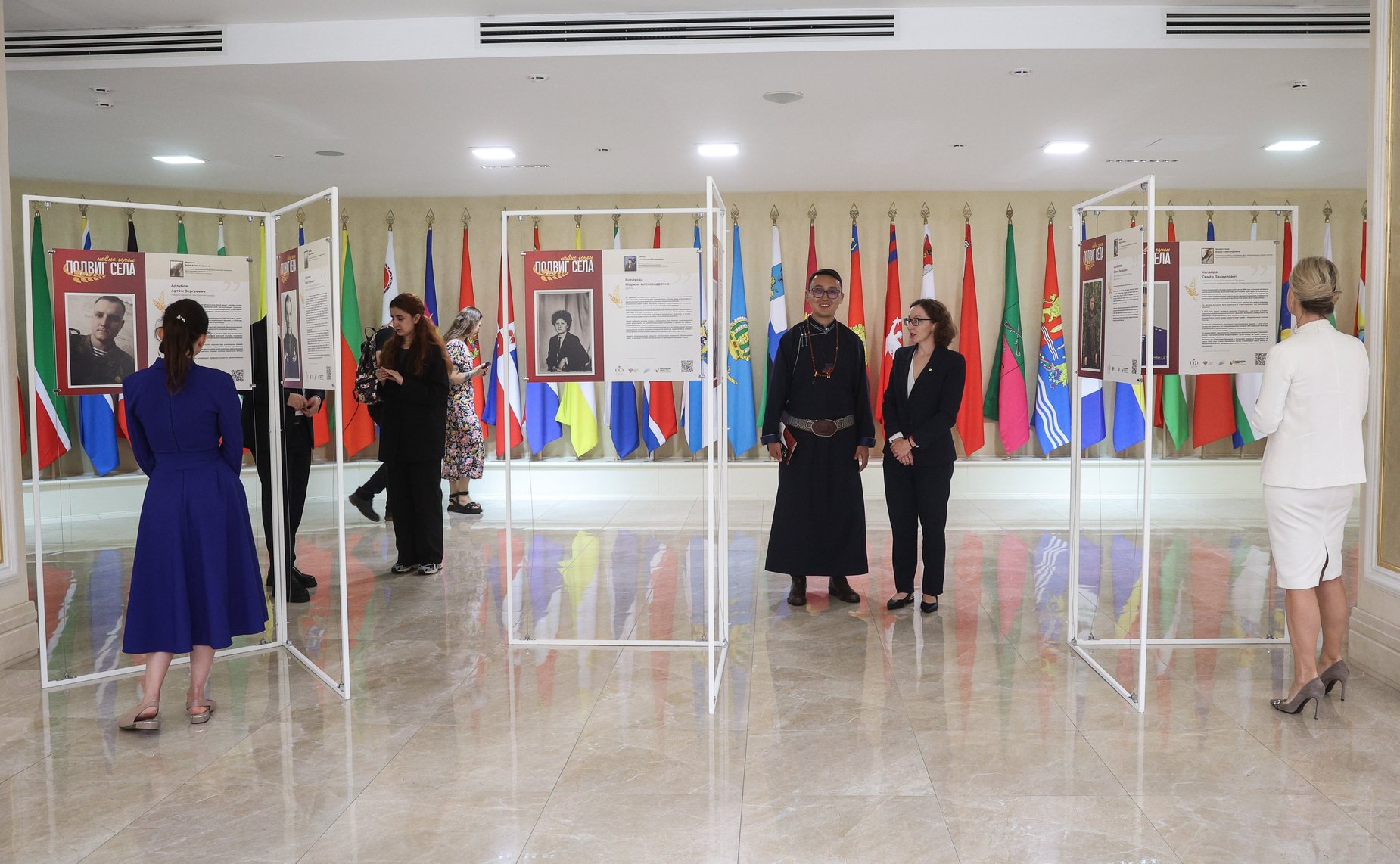 В Совете Федерации открылась выставка «Подвиг села: новые герои»