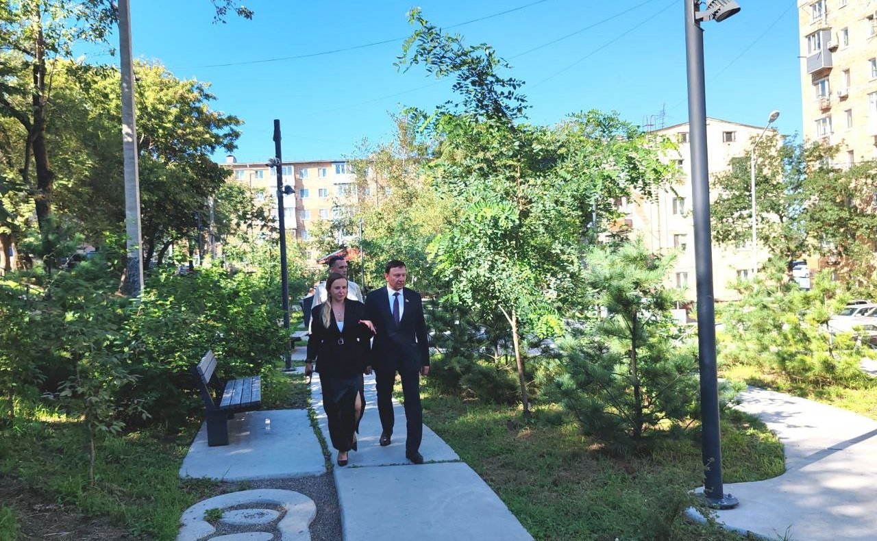Александр Ролик осмотрел общественные пространства Владивостока, которые стали примерами лучших практик благоустройства