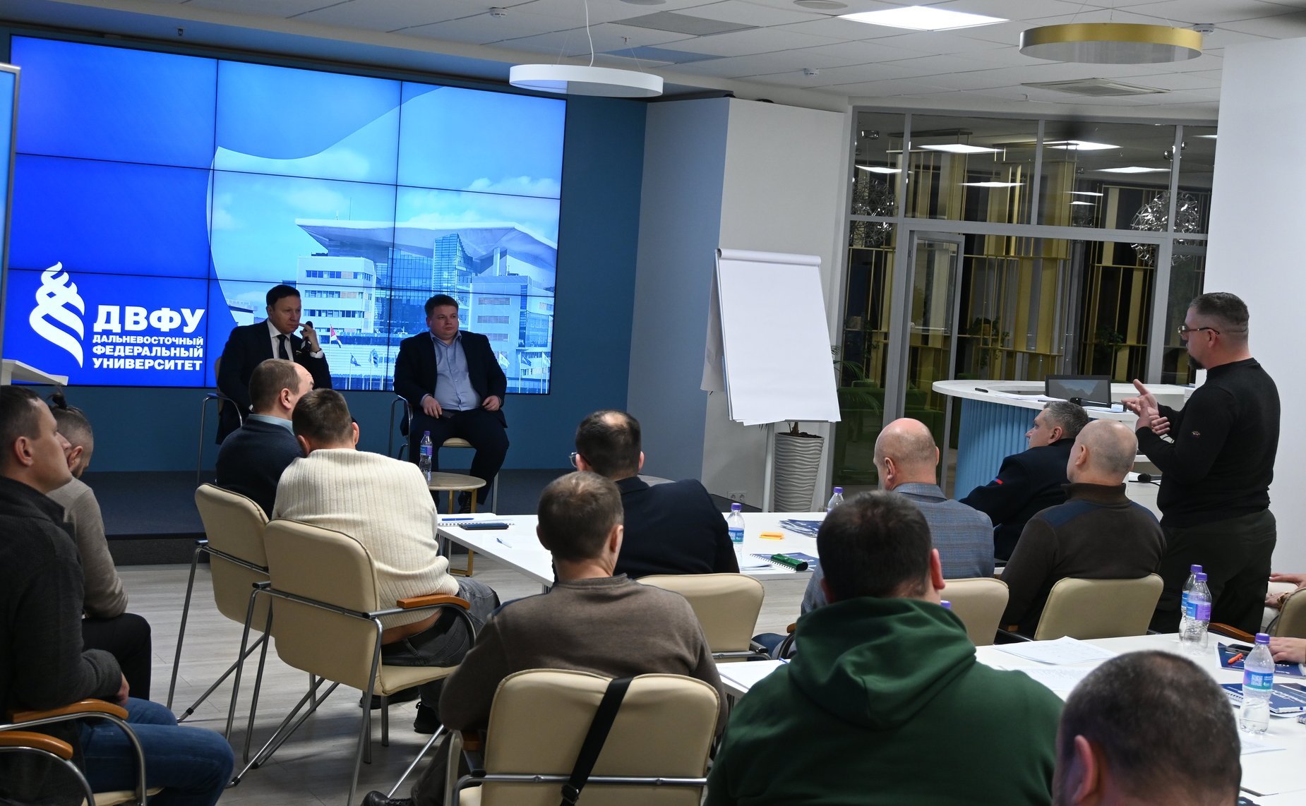 Александр Ролик провел встречу с участниками региональной программы «Герои Приморья»