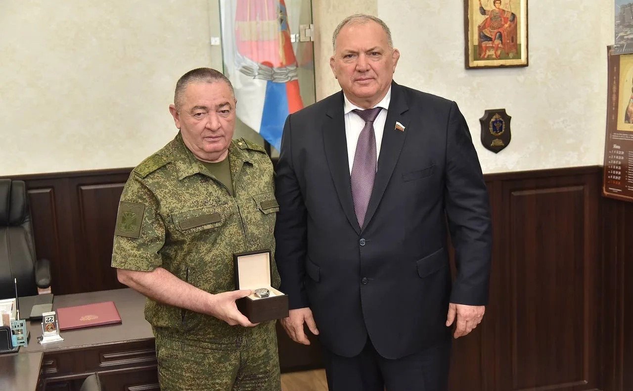 Крым Казаноков поздравил коллектив 1602-го военного клинического госпиталя с 85-летием