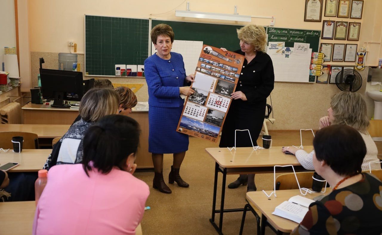 Екатерина Алтабаева встретилась с творческой группой учителей, которые преподают Севастополеведение