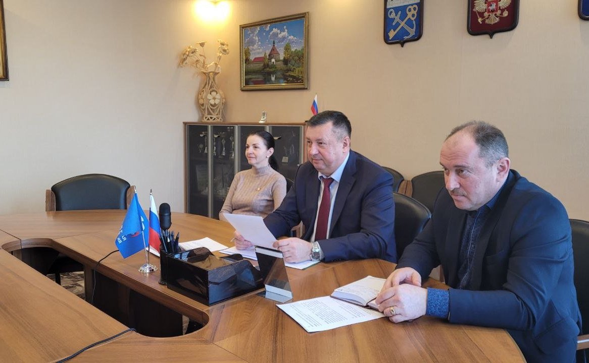 Сергей Перминов рассмотрел обращения жителей Приозерского района региона совместно с главой райадминистрации Александром Соклаковым, замглавы администрации по ЖКХ Иваном Плитусом
