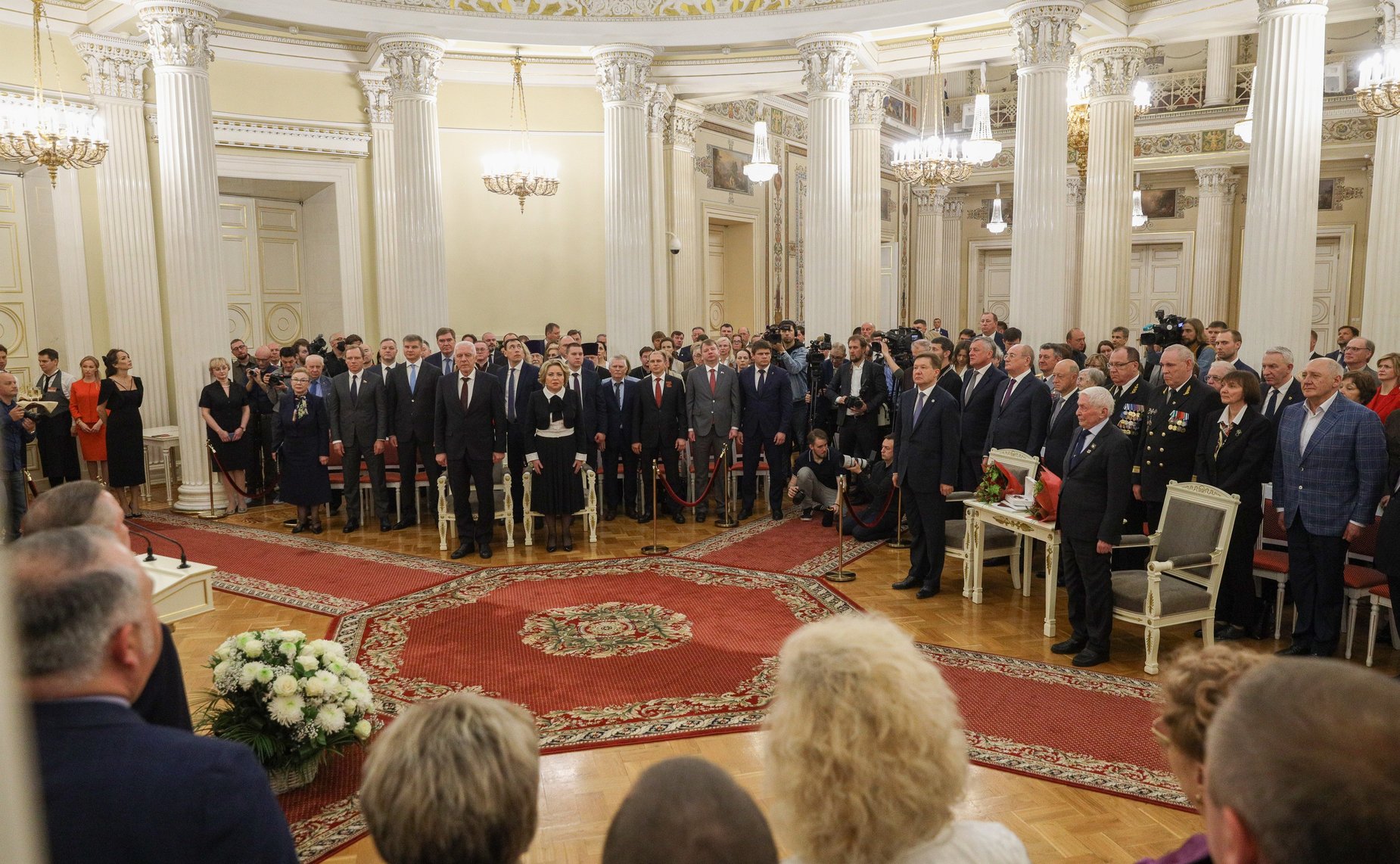 Председатель Совета Федерации Валентина Матвиенко приняла участие в торжественной церемонии вручения знаков отличия лицам, удостоенным звания «Почетный гражданин Санкт-Петербурга» в Законодательном Собрании города