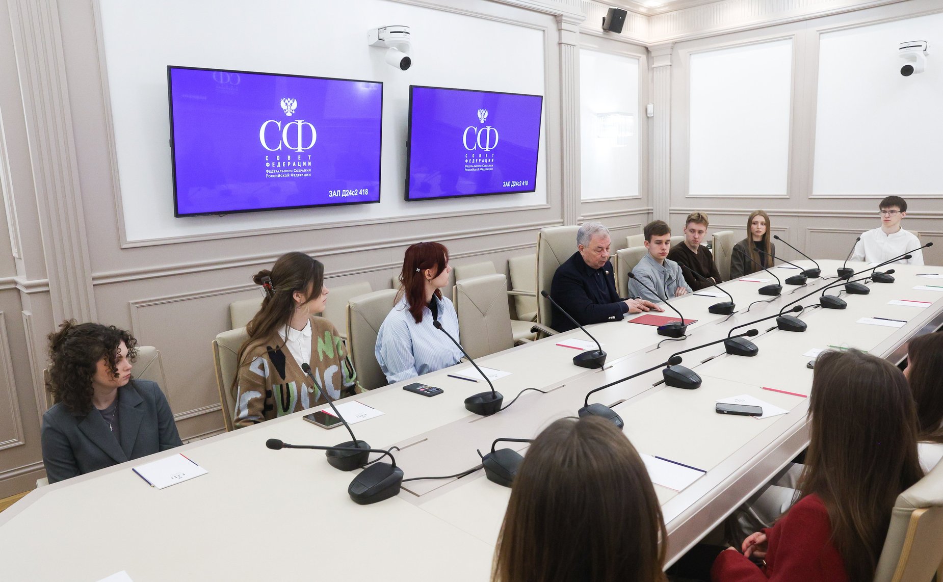 Встреча Анатолия Артамонова со студентами Государственного университета управления