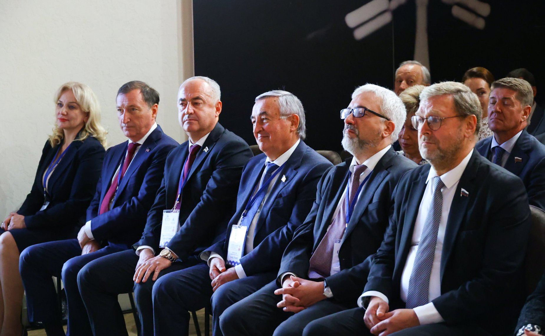 В рамках работы Х Парламентского форума «Историко-культурное наследие России» в Великом Новгороде Валентина Матвиенко посетила детскую общеобразовательную школу имени Г.Р. Державина и Дом музыки имени С.В. Рахманинова