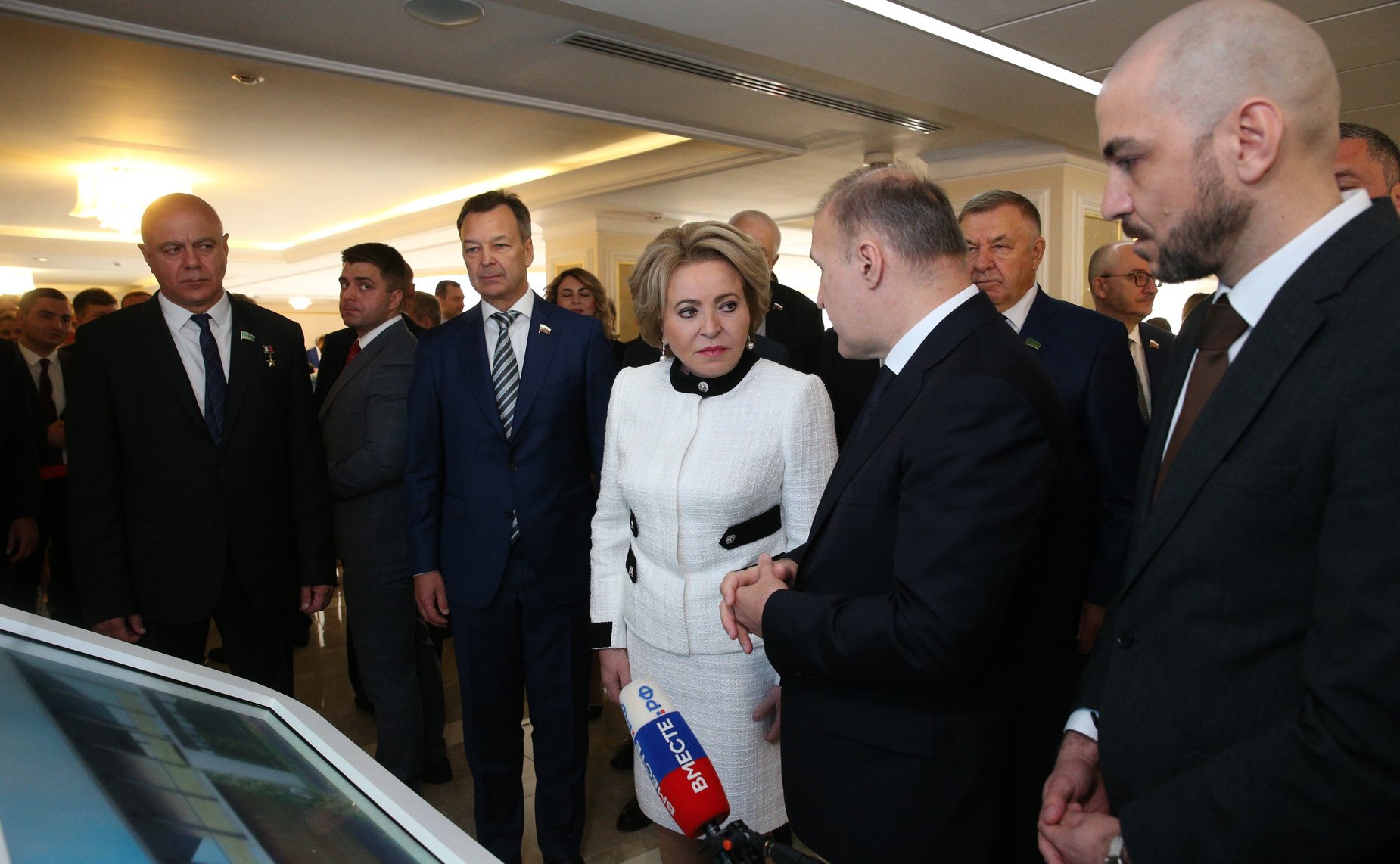 Валентина Матвиенко и Мурат Кумпилов открыли в Совете Федерации выставку, посвященную столетию Республики Адыгея