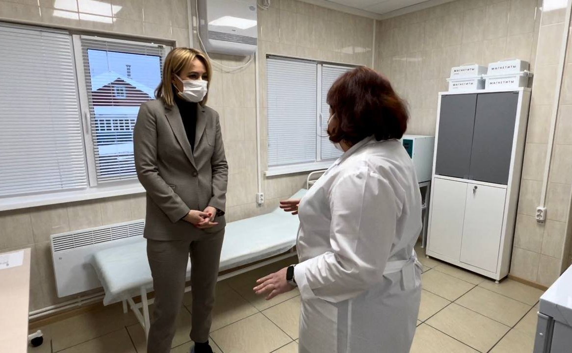 Татьяна Сахарова в рамках работы в регионе посетила фельдшерско-акушерский пункт, расположенный в сельском населенном пункте Кольского района