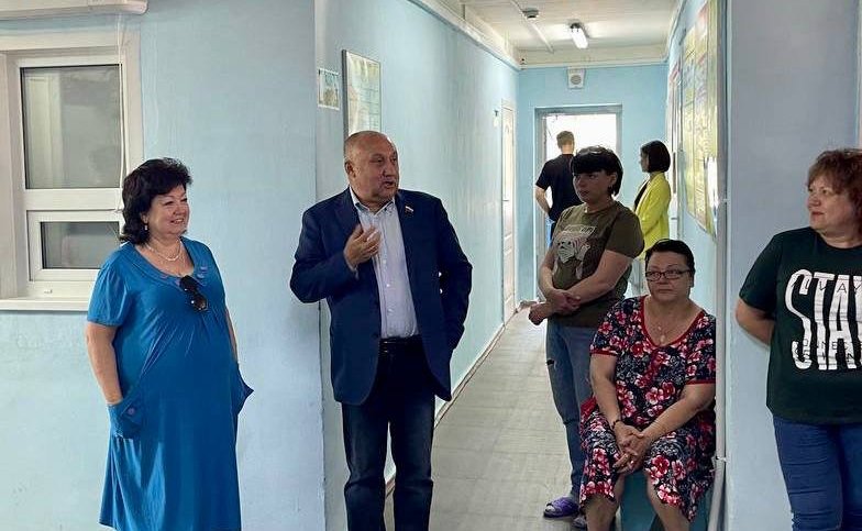 Андрей Базилевский побывал в одном из пунктов временного пребывания для беженцев с Украины