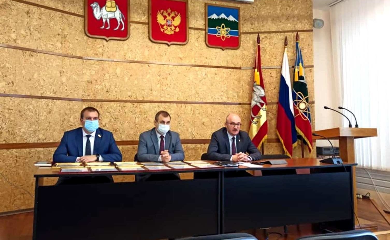 Олег Цепкин вместе с председателем Собрания депутатов Трёхгорного городского округа Сергеем Букриным посетил ряд учреждений социальной сферы