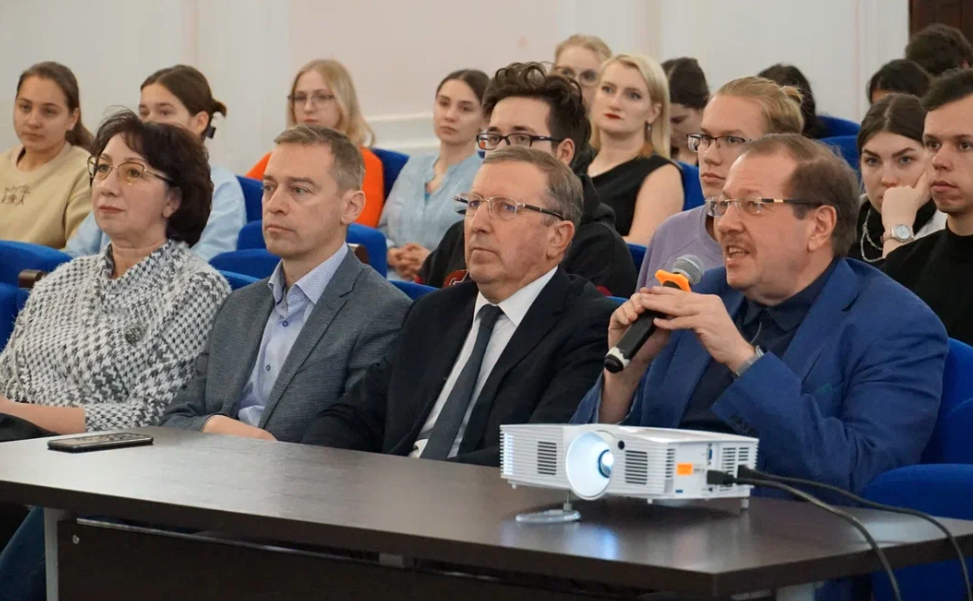 Александр Русаков принял участие в круглом столе, посвященном реализации инициатив в рамках проекта «Путь к единству»