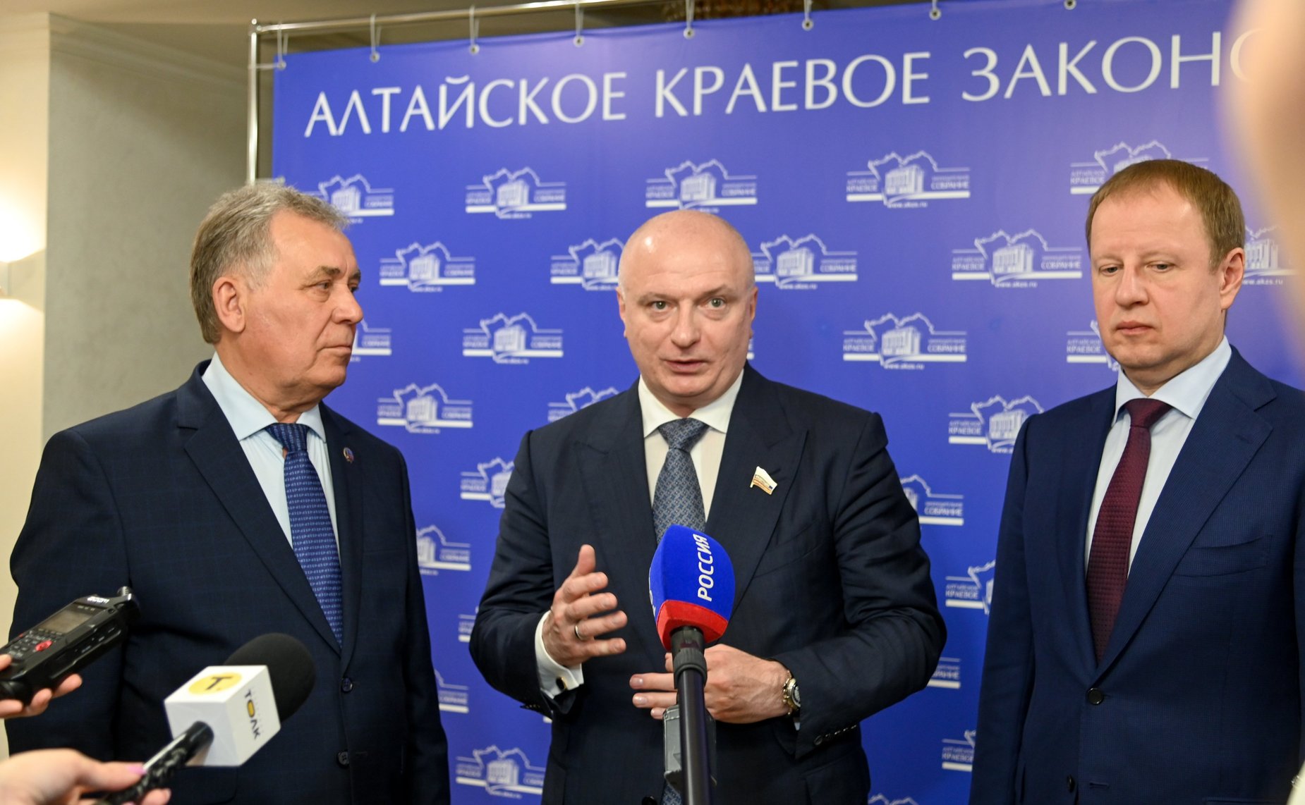 В Парламентском центре Алтайского края состоялось выездное заседание Комитета СФ по конституционному законодательству и государственному строительству и Комитета СФ по федеративному устройству, региональной политике, местному самоуправлению и делам Севера