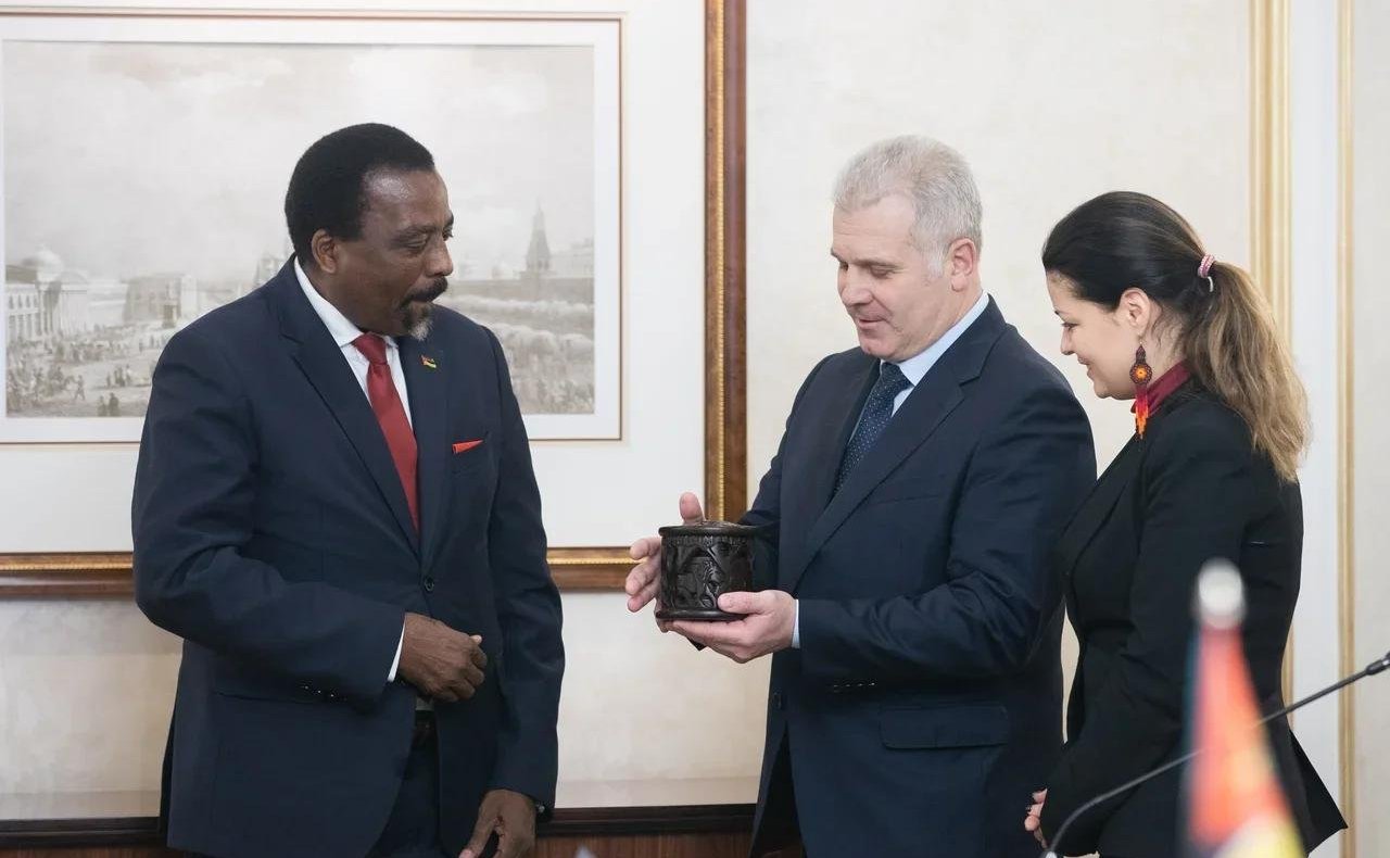 Встреча С. Мартынова с первым заместителем Председателя Ассамблеи Республики Мозамбик, Руководителем Административного совета Ассамблеи Антониу Жозе Амелией