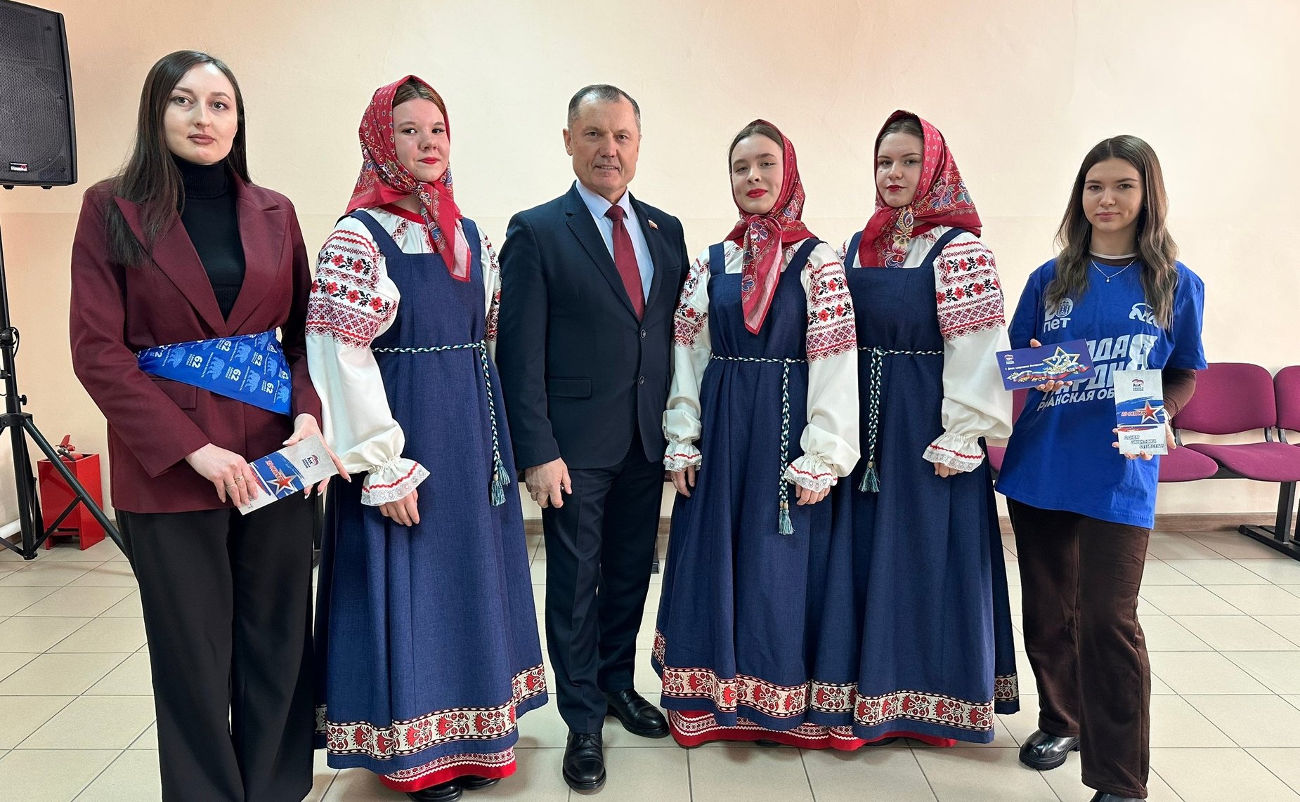 Игорь Мурог поздравил ряжских защитников Отечества и поддержал благотворительную ярмарку «Движения Первых»