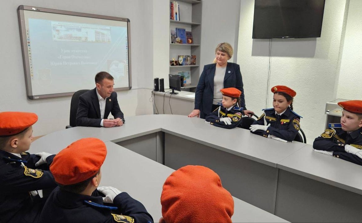 Юрий Нимченко принял участие в торжественном мероприятии, посвященном открытию Года Защитника Отечества в Симферопольской гимназии