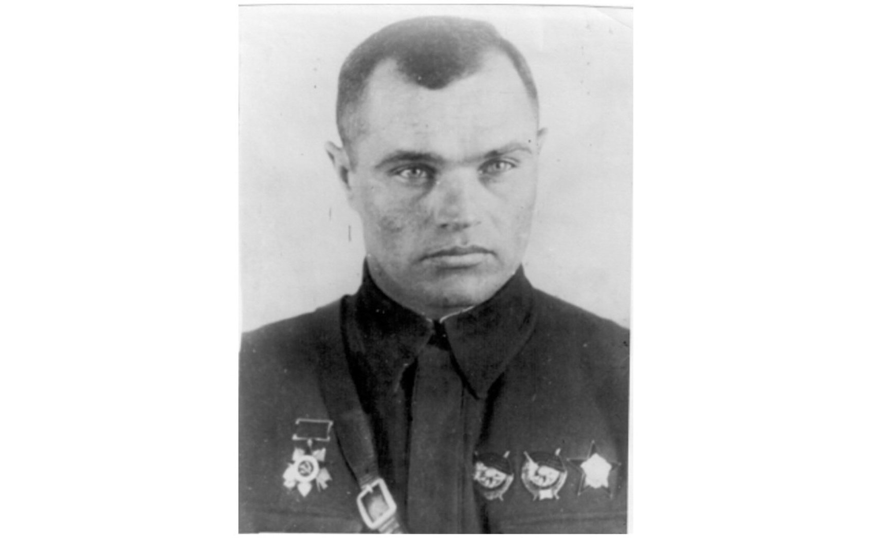 Неронов Иван Егорович. Воевал командиром воздушного судна Московской авиагруппы особого назначения, Участник Севастопольской операции (лето 1942 г.). Дед сотрудницы Аппарата СФ Ю.В. Мазулиной