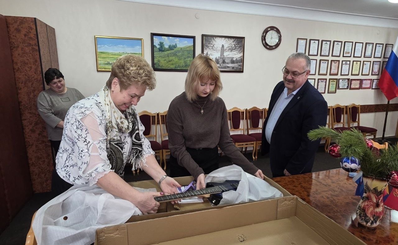 Ольга Бас исполнила новогодние желания детей Луганской Народной Республики