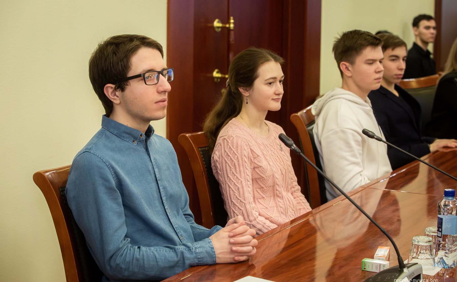 Юрий Воробьев принял участие в очередном заседании Дискуссионного клуба Молодежного парламента при Законодательном Собрании субъекта РФ