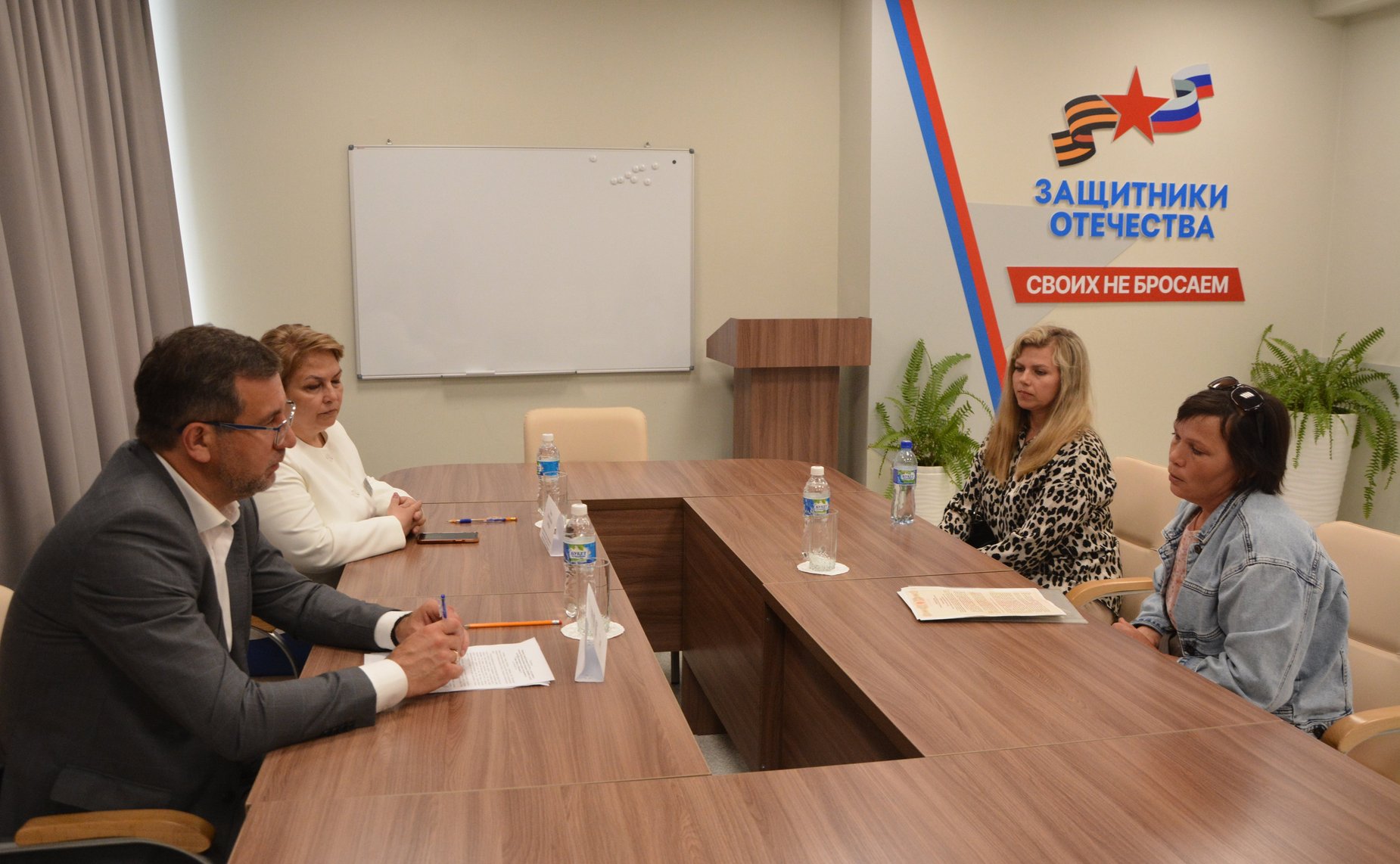 Николай Владимиров в Чувашской Республике вручил удостоверения бойцам СВО