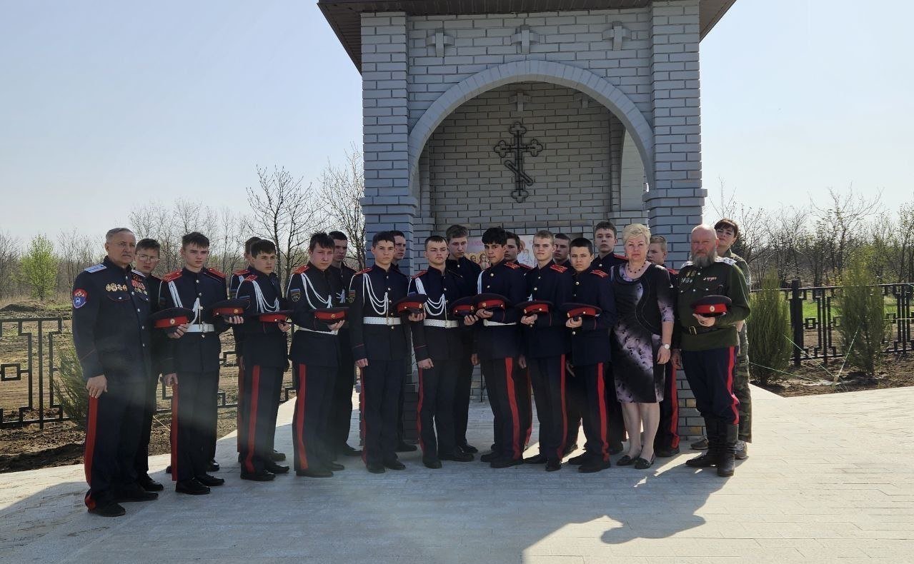 Ольга Бас в ходе поездки в регион организовала для кадетов из города Алчевска экскурсию по мемориалу «Незаживающая рана Донбасса»