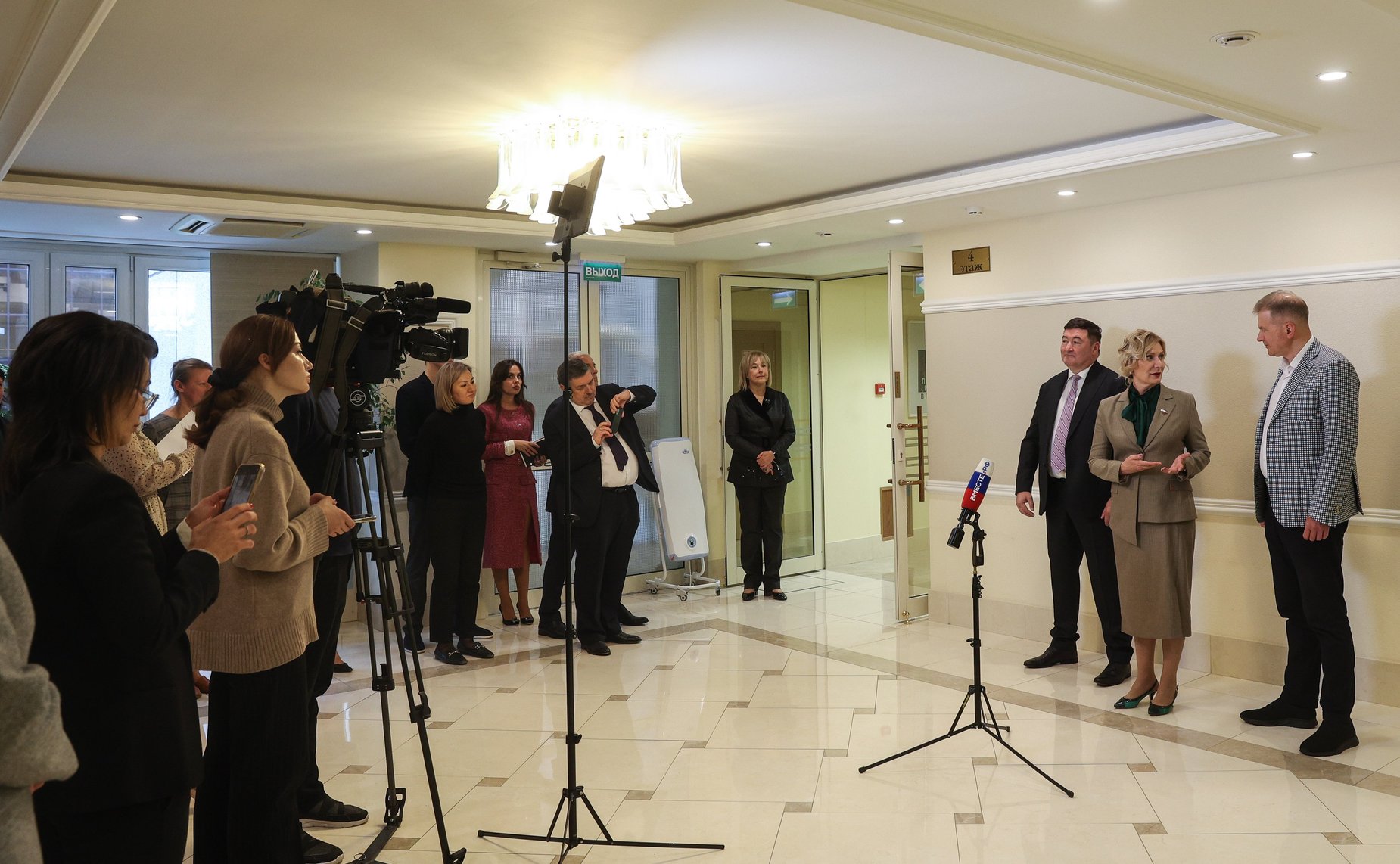 Открытие выставки Андрея Бодрова в Совете Федерации