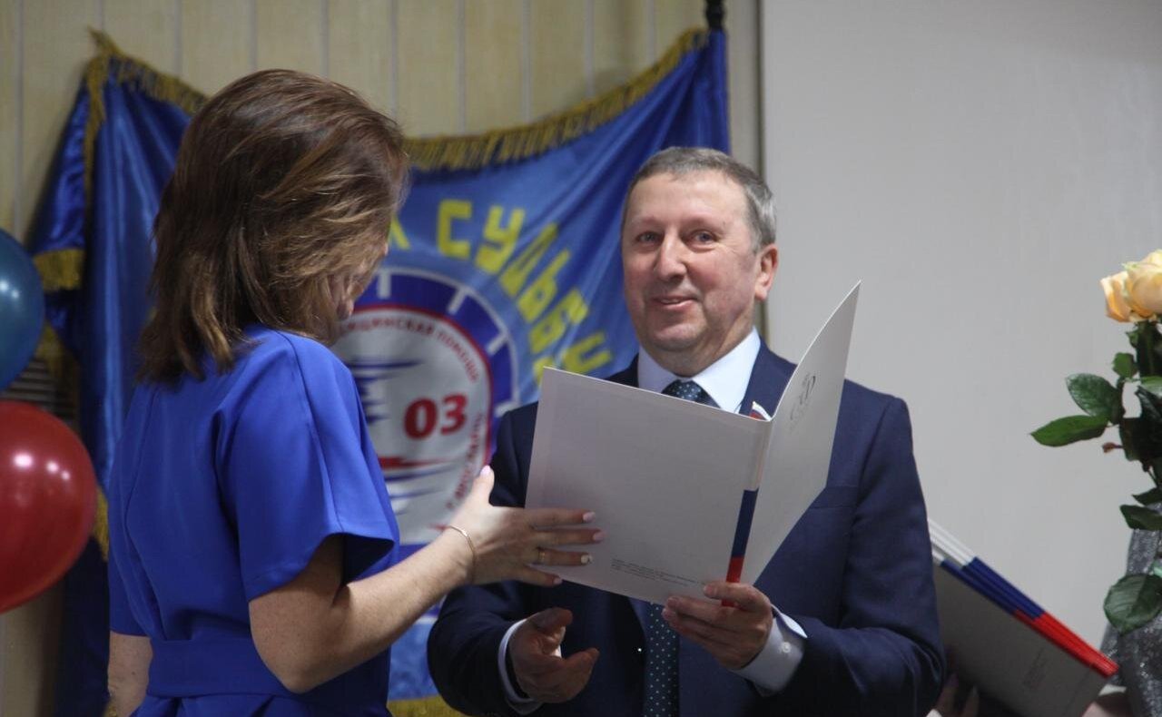 Сергей Березкин поздравил с профессиональным праздником и вручил благодарственные письма участникам церемонии
