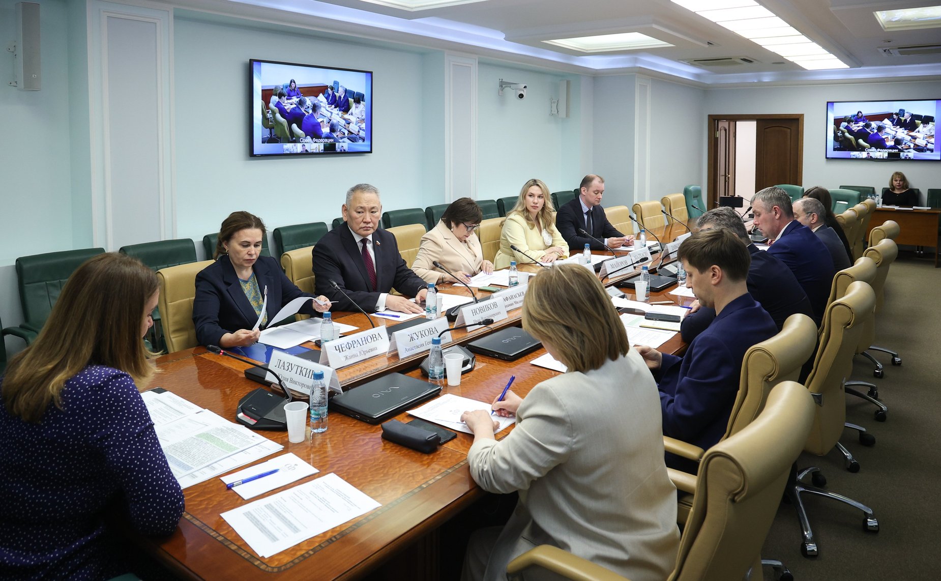 Круглый стол Комитета СФ по социальной политике на тему «О дополнительных мерах поддержки молодых семей в субъектах РФ: законодательный аспект»