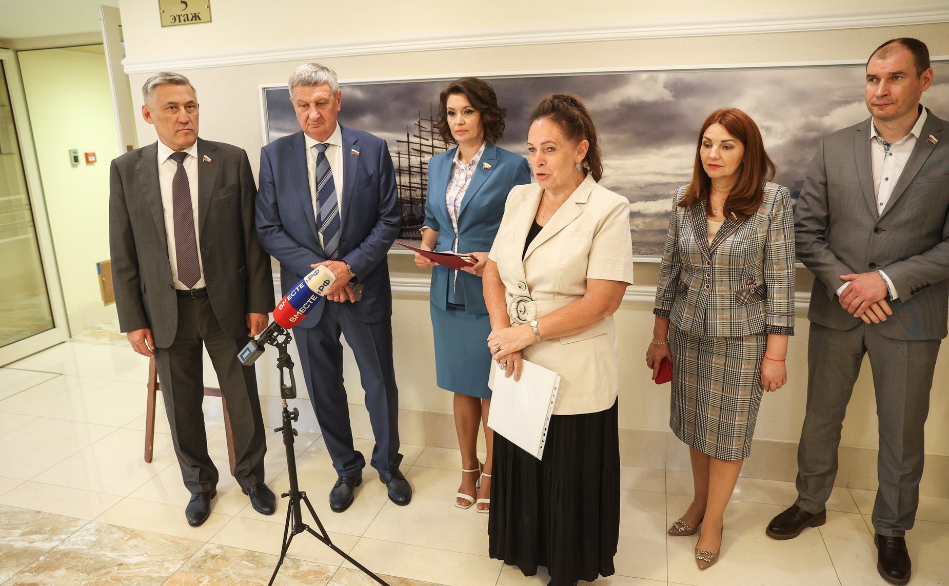 В Совете Федерации открылась ежегодная выставка «Портрет страны сердцами детей»