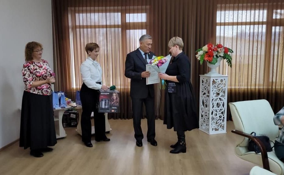 Юрий Валяев в многофункциональном центре региона принял участие в мероприятии, посвященном предстоящему Дню матери – «Мама – это жизнь»