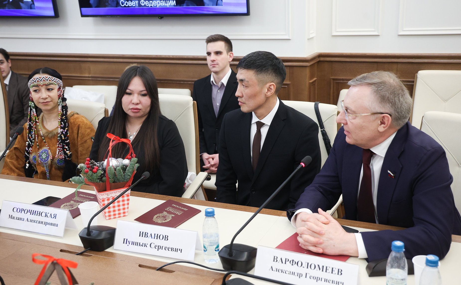 В Совете Федерации состоялась торжественная церемония вручения дипломов выпускникам образовательной программы «Актуальные проблемы и эффективные практики устойчивого развития коренных малочисленных народов Севера, Сибири и Дальнего Востока РФ»