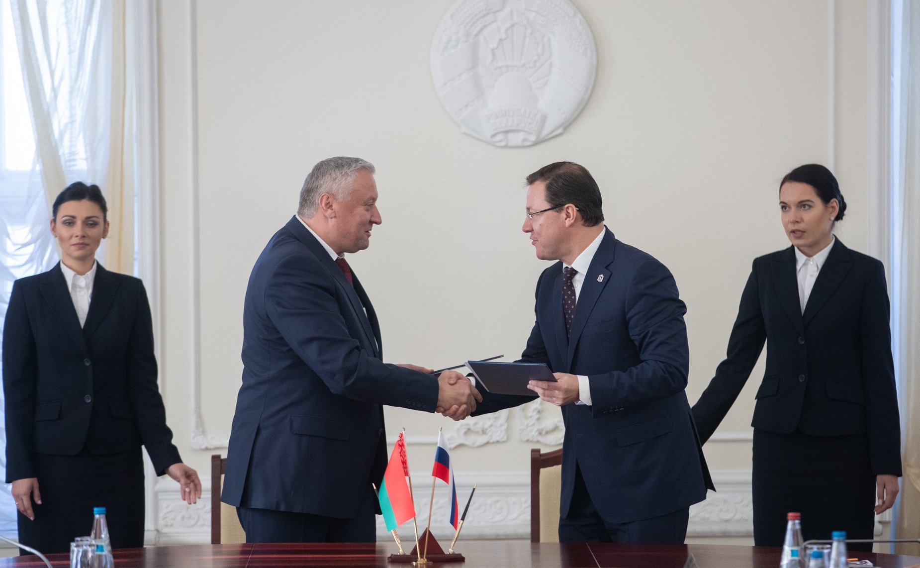 В. Матвиенко и М. Мясникович провели совместную встречу с руководителями субъектов России и Беларуси