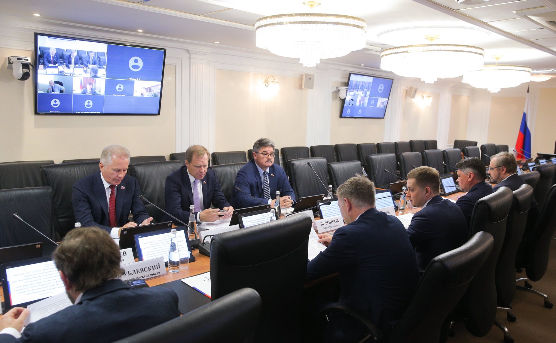 «Круглый стол» Комитета СФ по экономической политике совместно с Комитетом СФ по федеративному устройству, региональной политике, местному самоуправлению и делам Севера