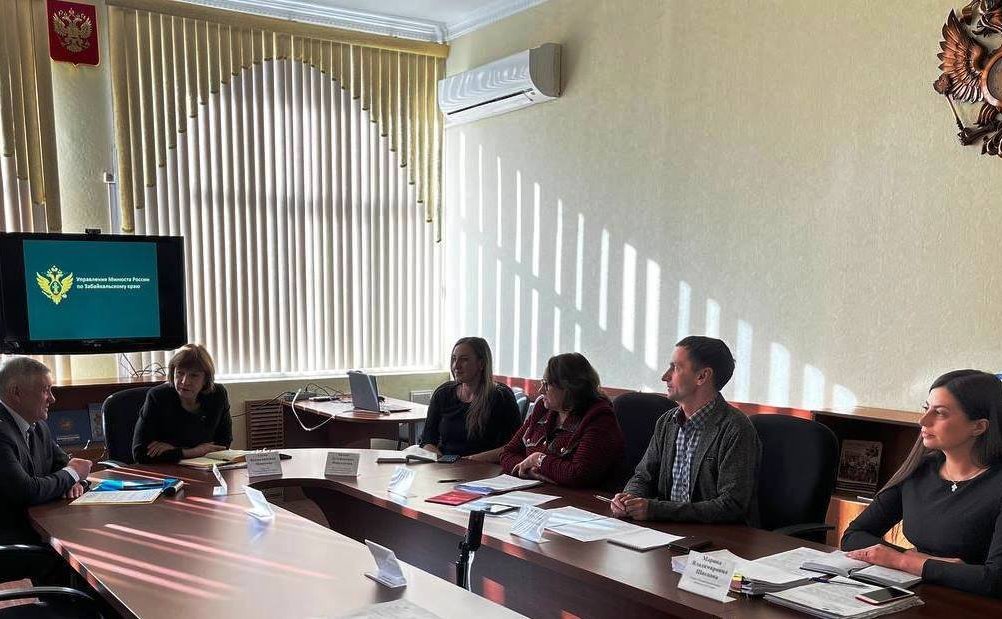 Сергей Михайлов в рамках парламентского контроля провел совещание по вопросам оказания нотариальных услуг в регионе