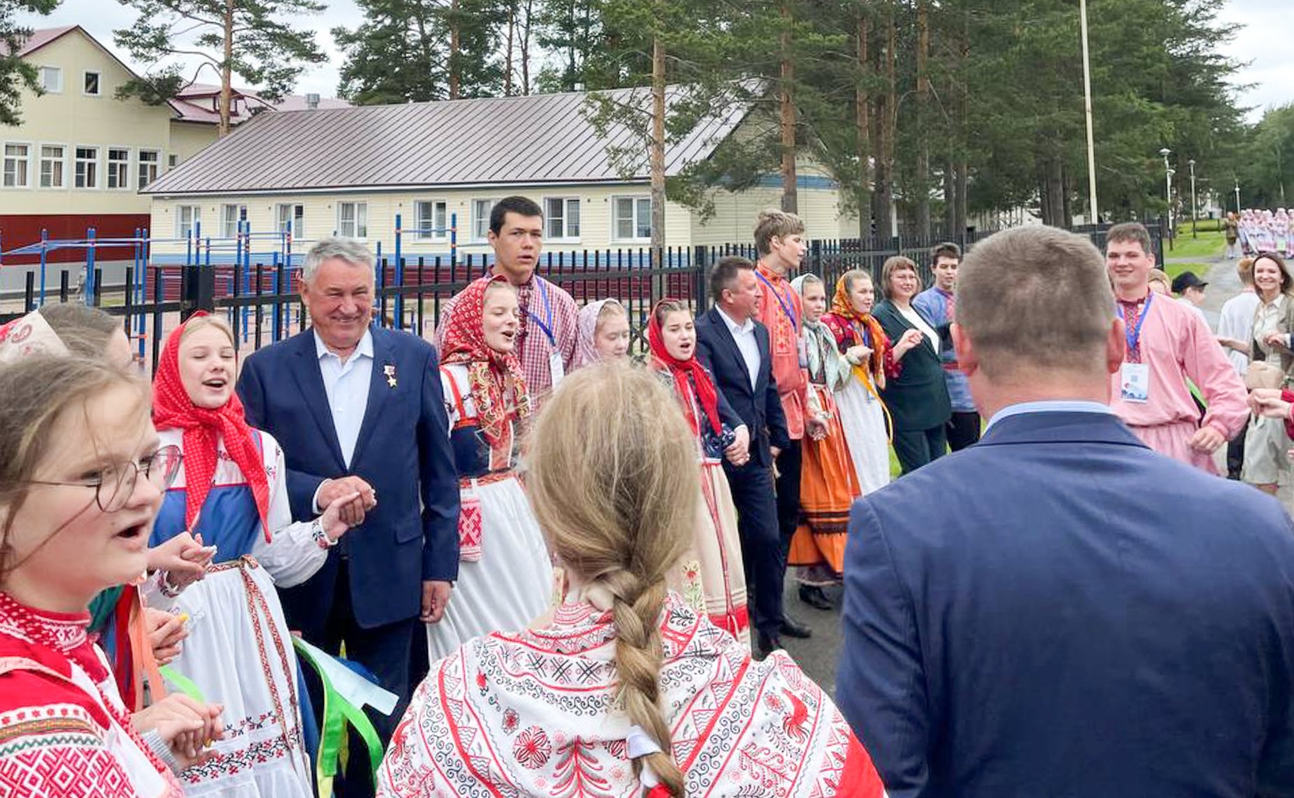 Заместитель Председателя СФ Юрий Воробьев принял участие в мероприятиях юбилейного Х Всероссийского детского фестиваля народной культуры «Наследники традиций»