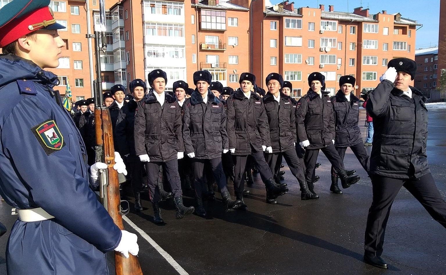 Торжественное мероприятие, посвященное вступлению в «Юнармию» юных новобранцев прошло в Иркутске