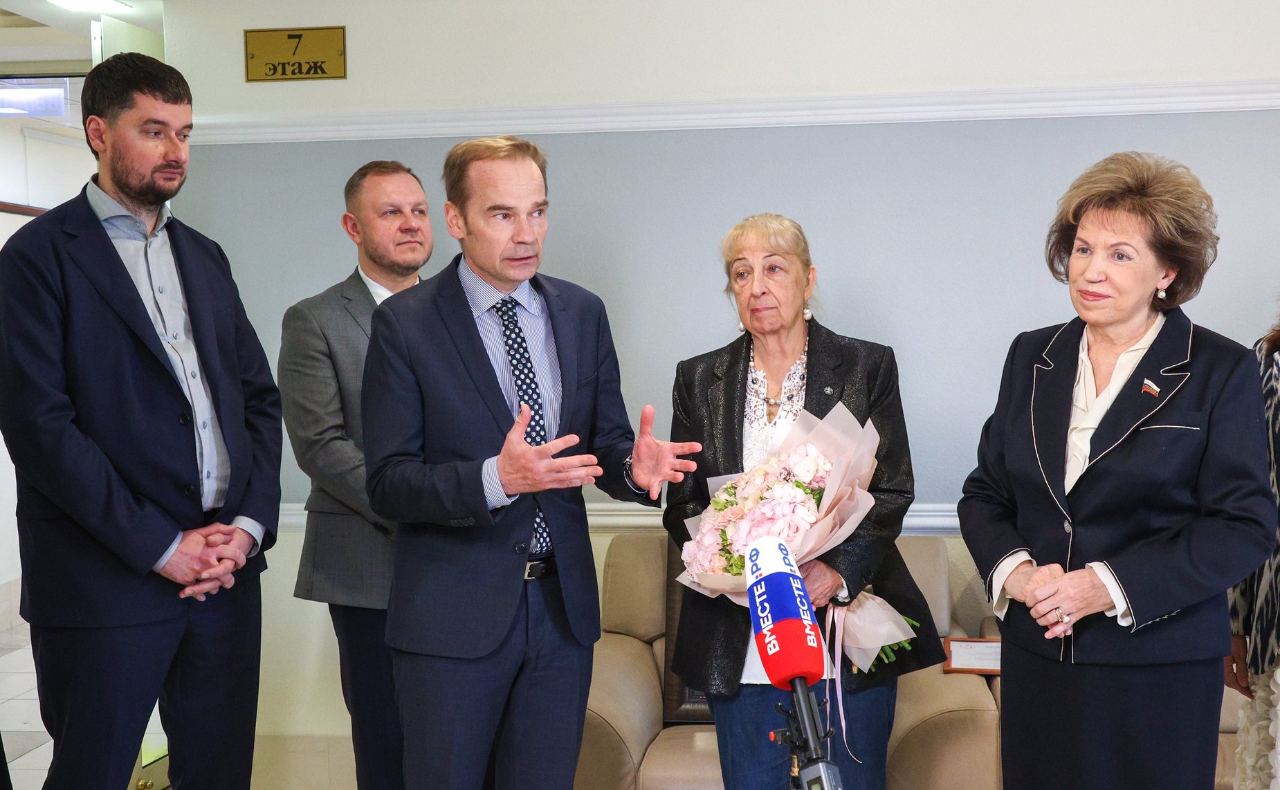 Торжественное открытие выставки Народного художника РФ Людмилы Юга «Нить времен. Подвиг Победы»