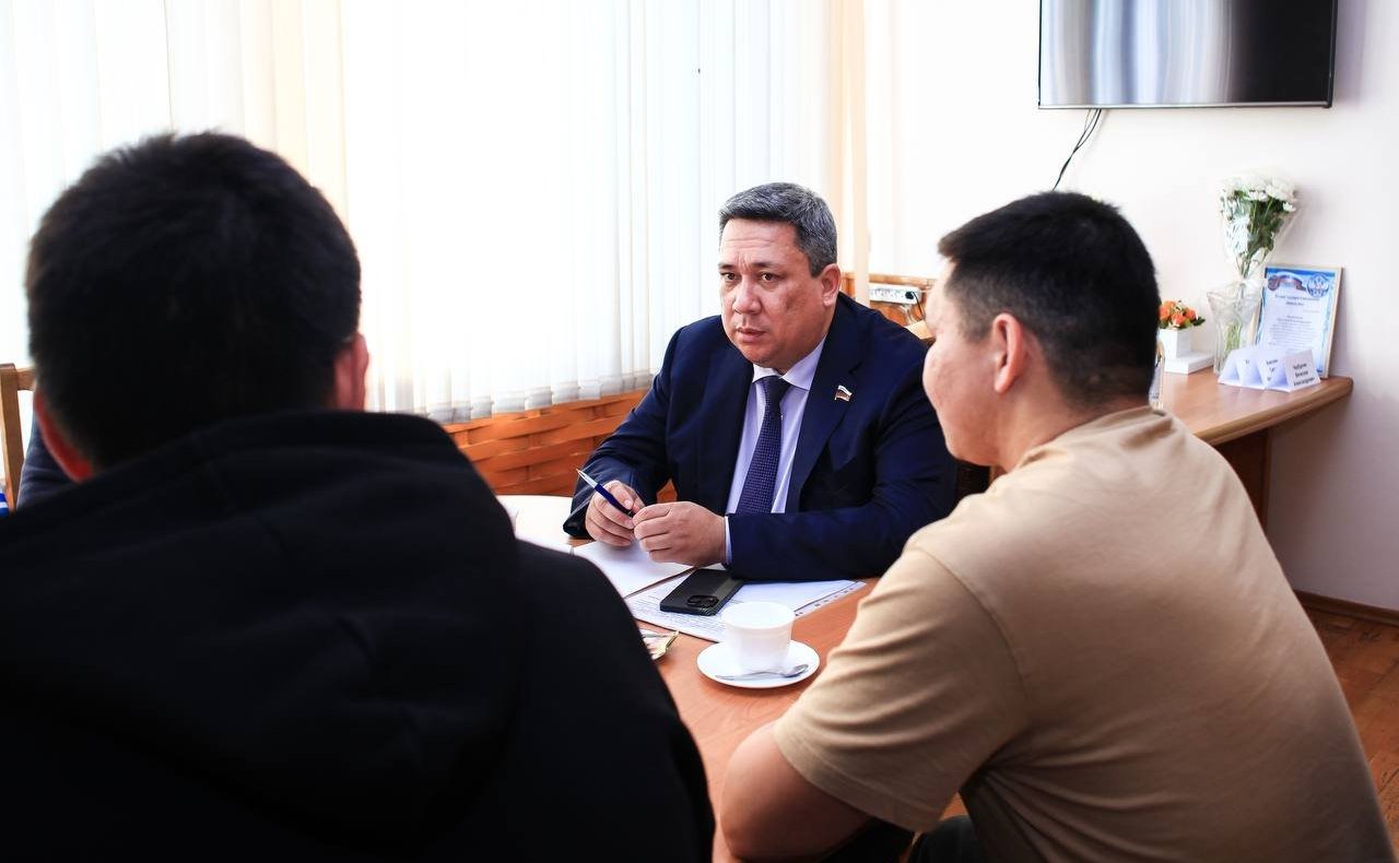 Владимир Полетаев в ходе рабочей поездки в регион посетил семьи погибших участников специальной военной операции и встретился с бывшими участниками СВО