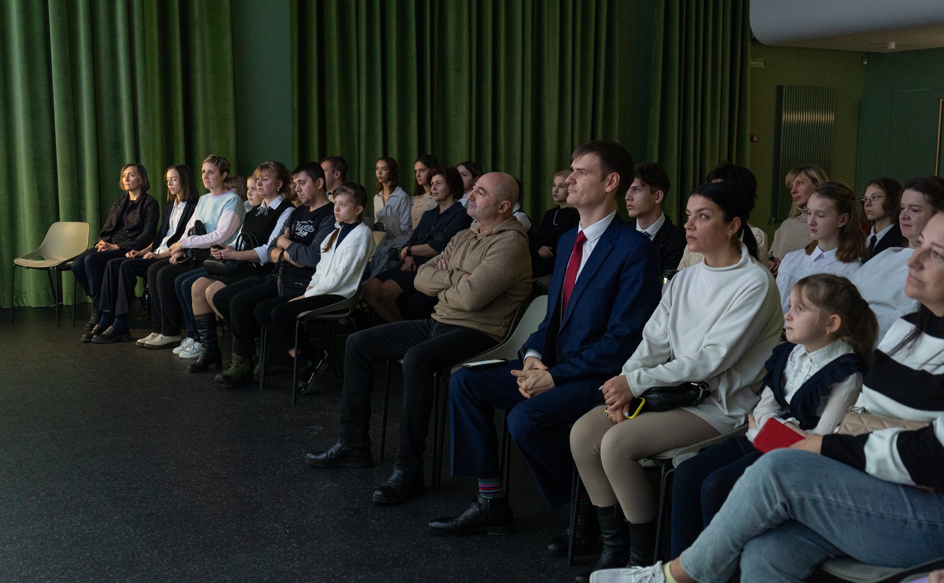 Александр Вайнберг принял участие в торжественном награждении детей – победителей Всероссийской творческой акции «Портрет твоего края»