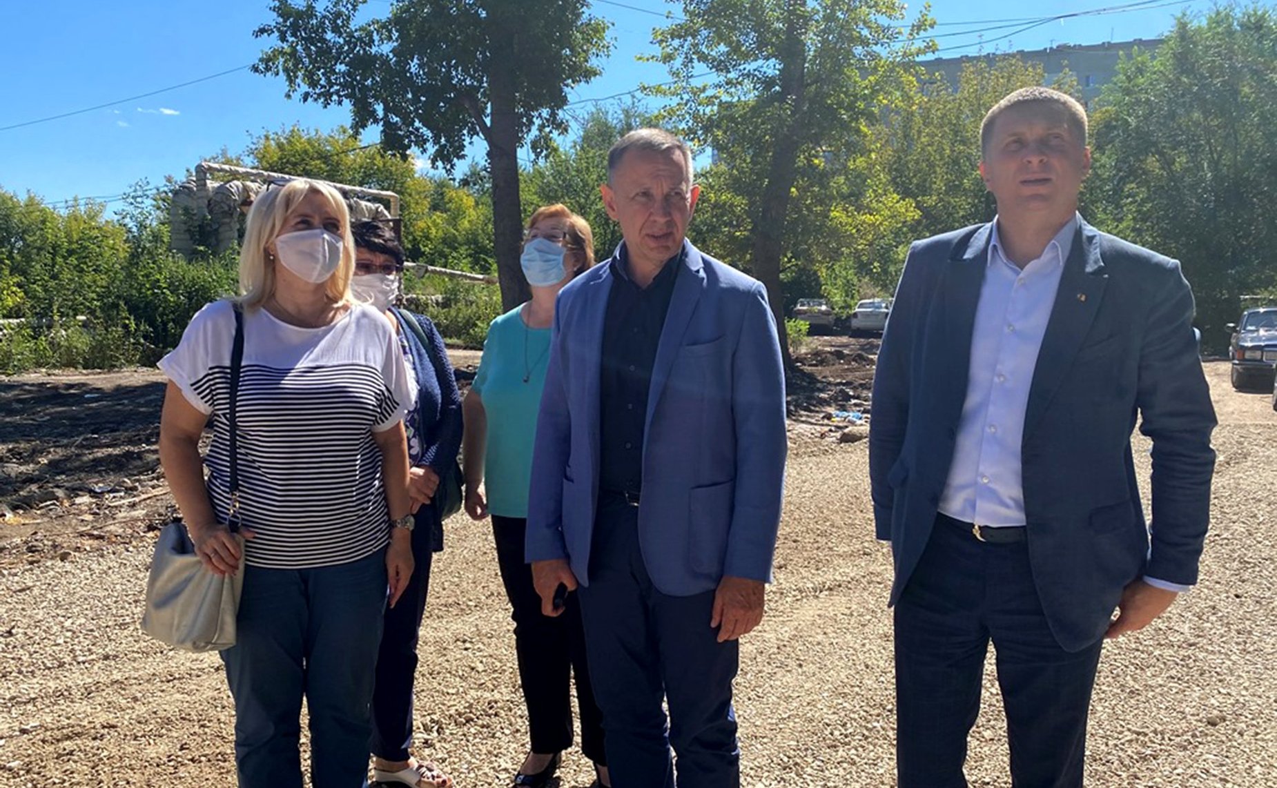 Олег Алексеев вместе с представителями общественности и органов региональной и муниципальной власти осмотрел новые дома в поселке Геофизик