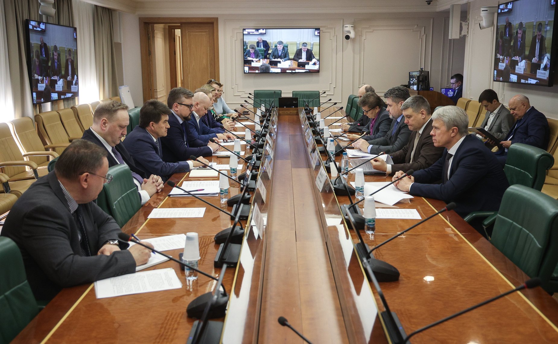 Круглый стол Комитета Совета Федерации по экономической политике совместно с Комитетом Совета Федерации по аграрно-продовольственной политике и природопользованию на тему «Обеспечение потребности экономики в твердых полезных ископаемых»