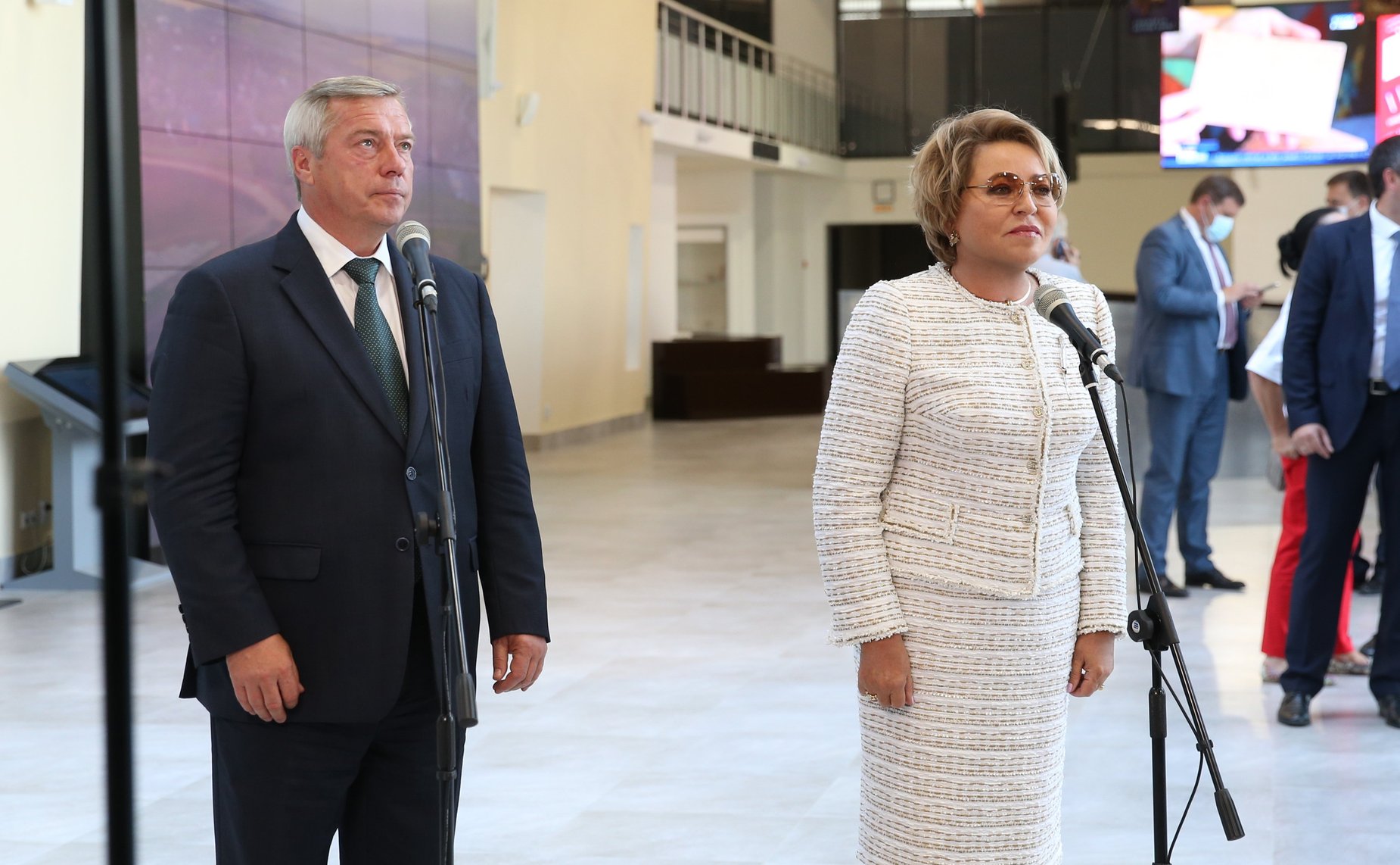 В. Матвиенко и В. Голубев