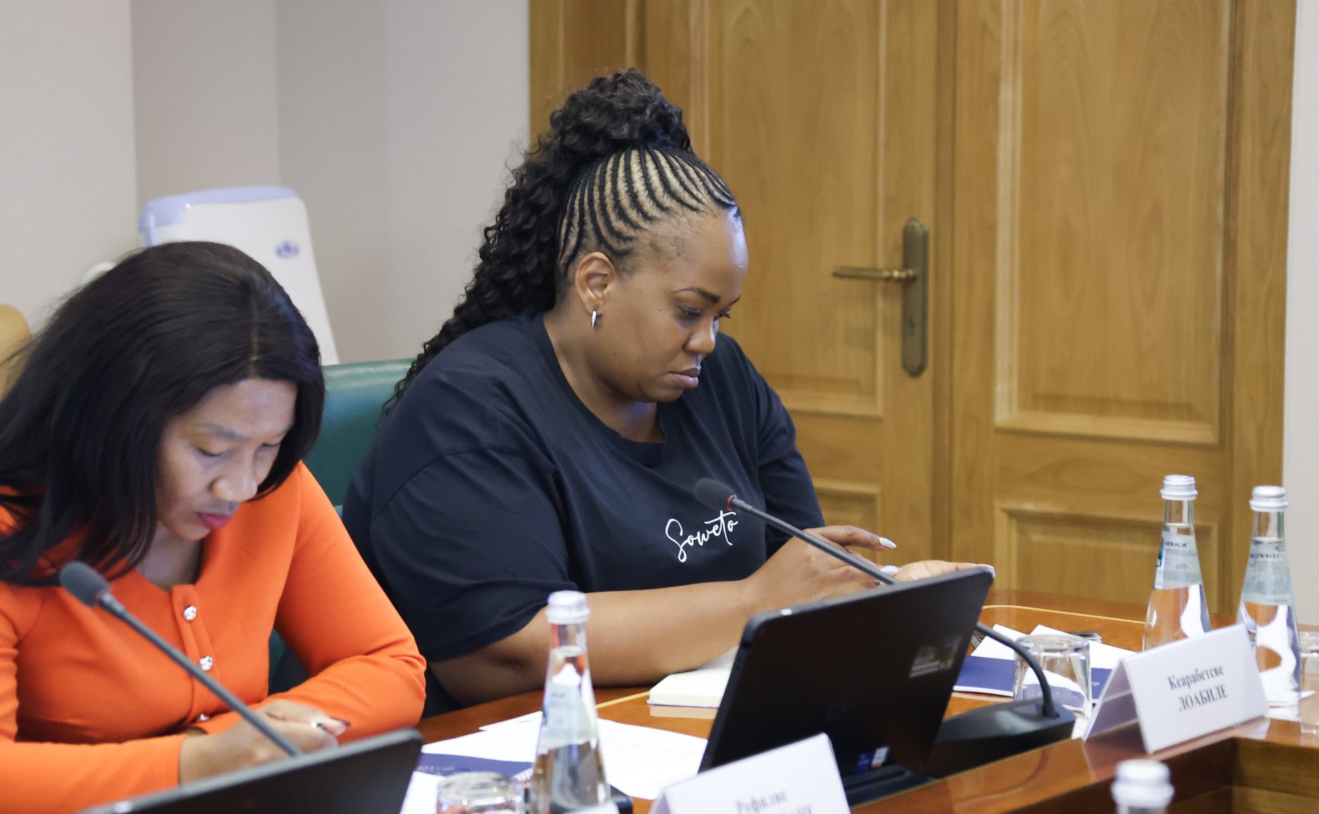 Александр Варфоломеев провел встречу с делегацией Законодательного Собрания Северо-Западной провинции Южно-Африканской Республики при участии Палаты молодых законодателей при Совете Федерации