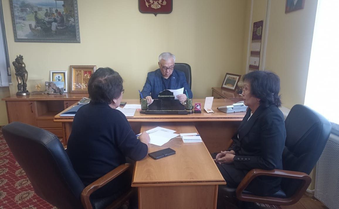 Баир Жамсуев в рамках работы в регионе провел прием граждан по личным вопросам в городе Чите и поселке Агинское