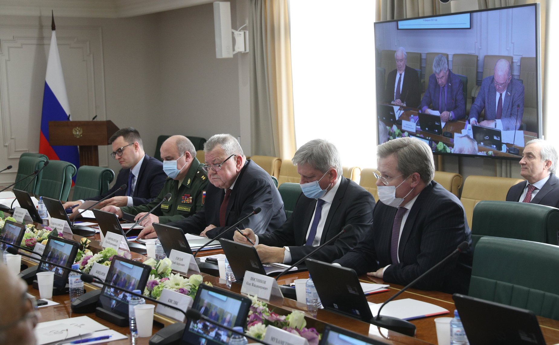 «Круглый стол» на тему «Международное сотрудничество в борьбе с глобальными вызовами и угрозами, включая кризис системы контроля над вооружениями»