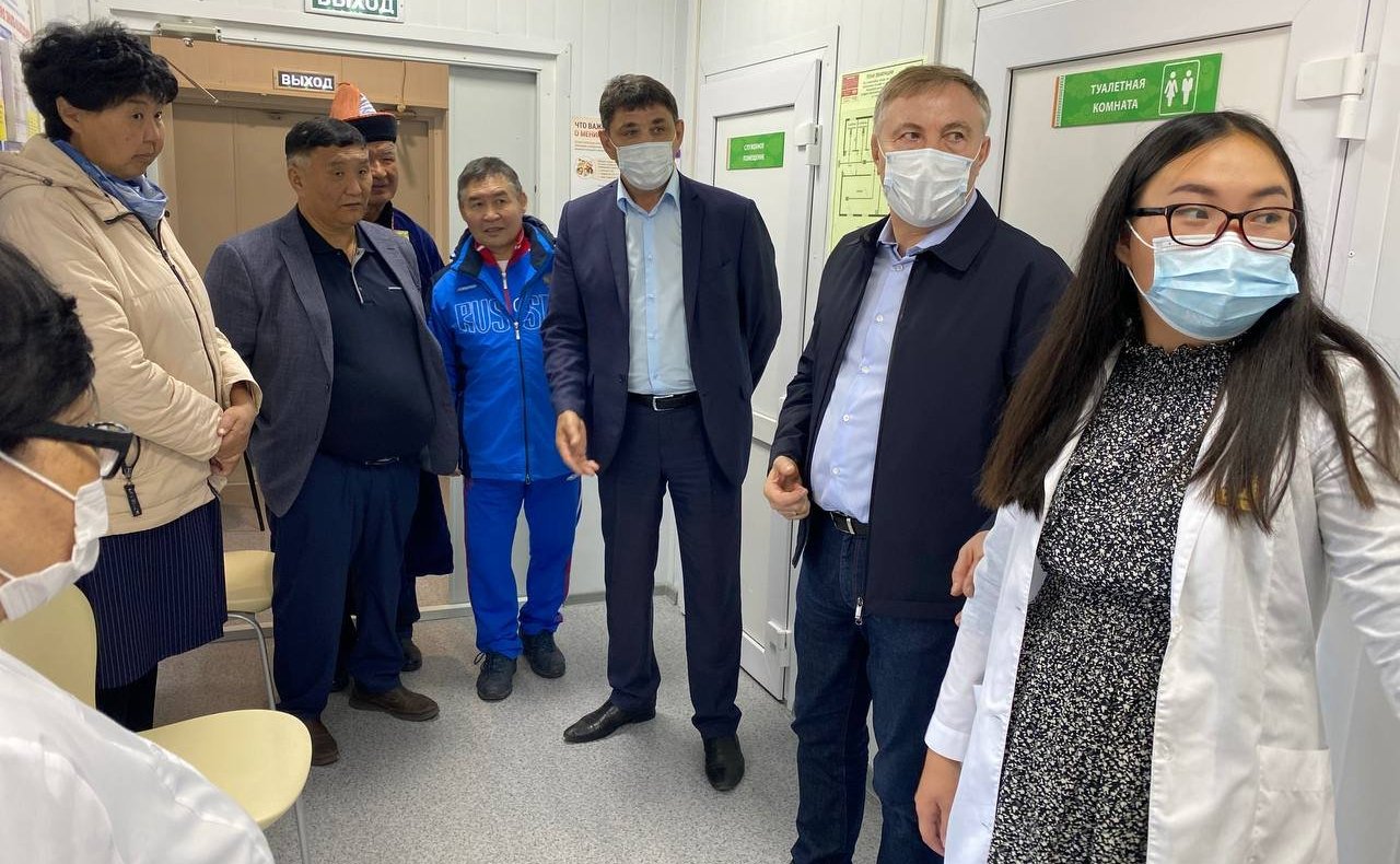 Александр Варфоломеев посетил социальные объекты в селах Республики Бурятия