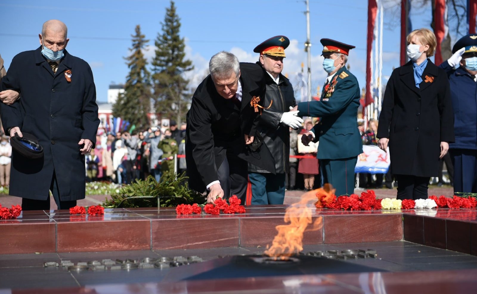 Александр Ракитин в ходе рабочей поездки в регион принял участие в торжественной церемонии открытия памятника работникам органов прокуратуры Республики – ветеранам Великой Отечественный войны