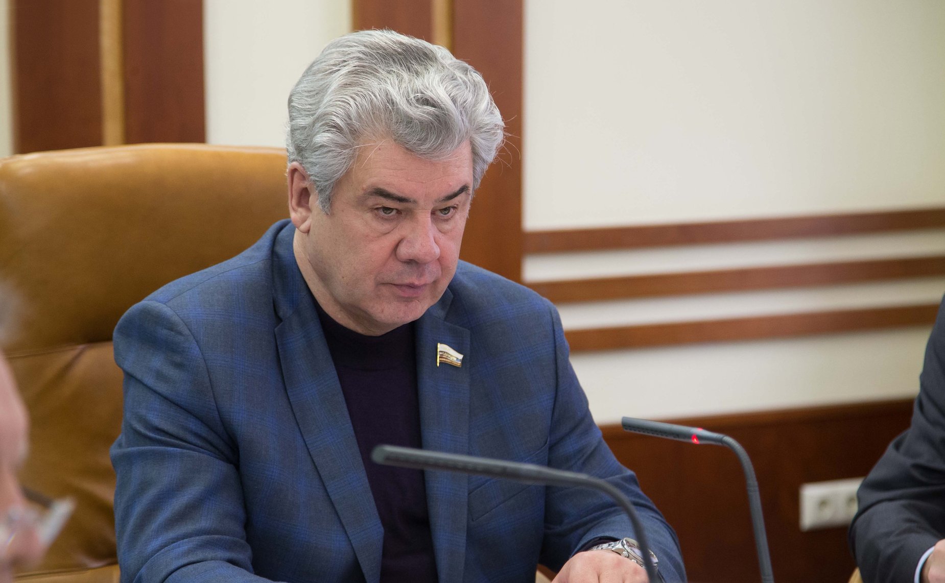 В. Бондарев