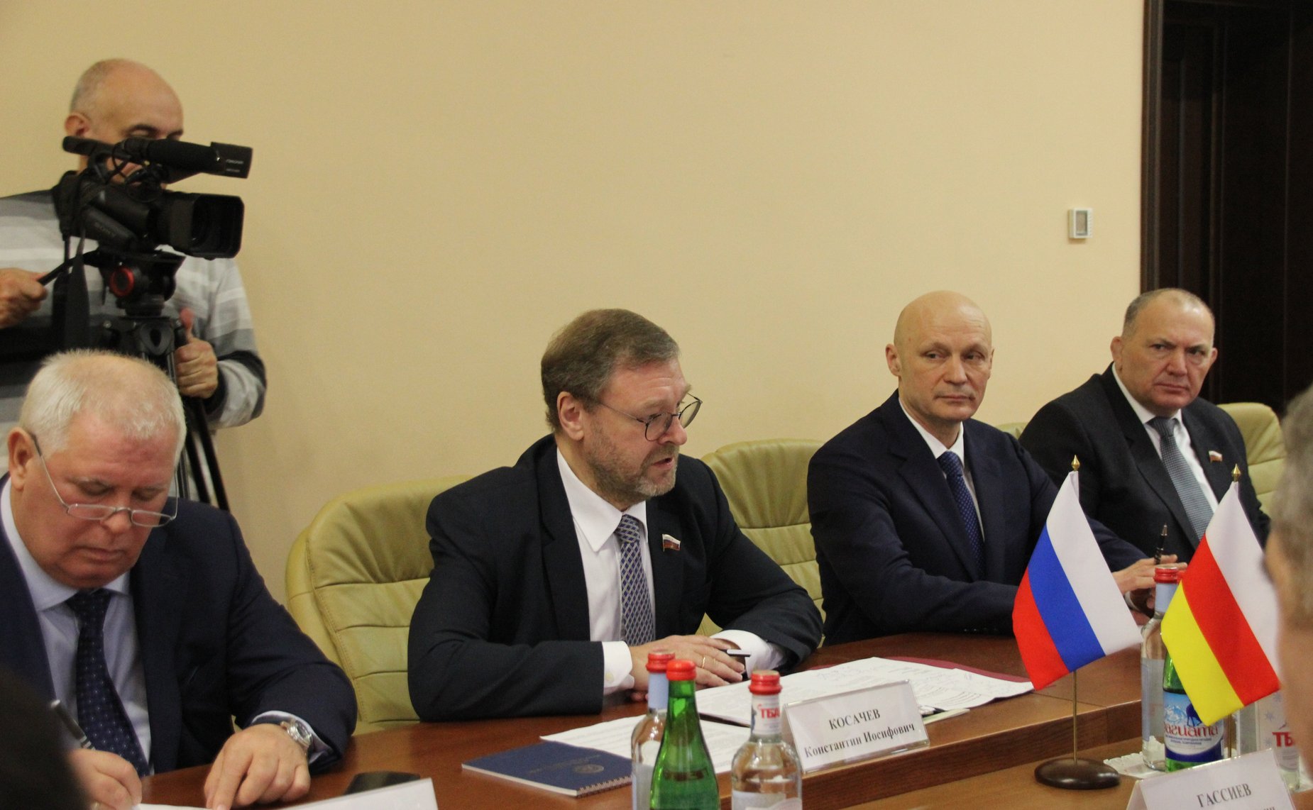 Встреча сенаторов Российской Федерации с первым заместителем Председателя Парламента Республики Южная Осетия Петром Гассиевым и депутатами Парламента страны
