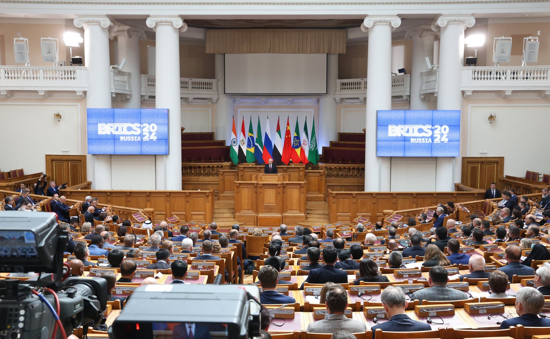 Владимир Путин выступил на пленарном заседании Х Парламентского форума БРИКС